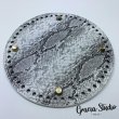 画像1: 50%OFF　円形 18×18cm 　穴52目 穴5mm 　パイソン柄　ホワイト　鋲付き　高品質 (1)